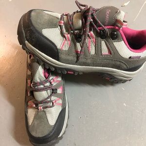 Bearpaw hiking boots size 9